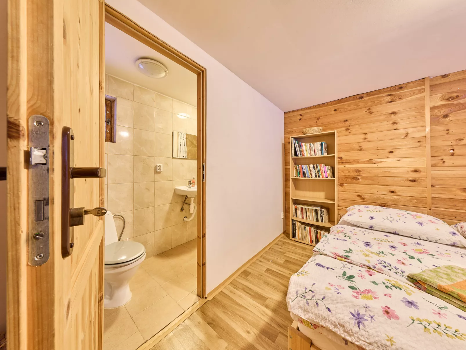 Chaloupka U lesa-Drinnen