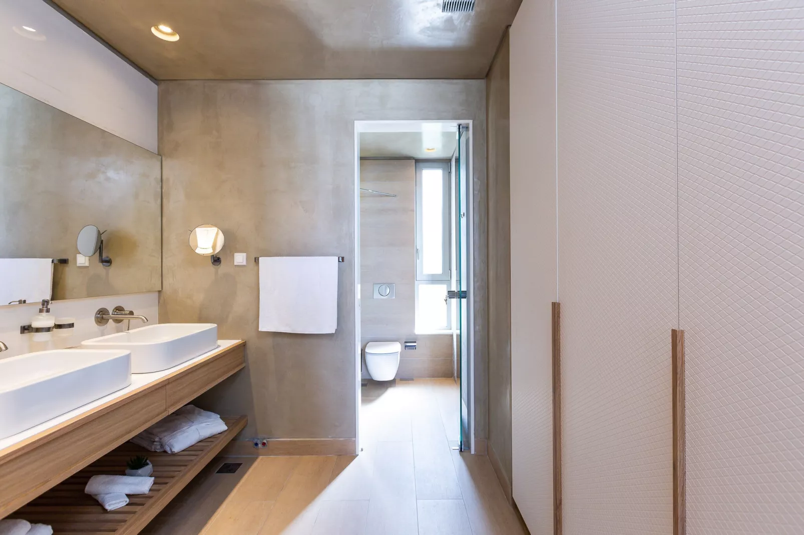 Sissy Villa-Bathroom