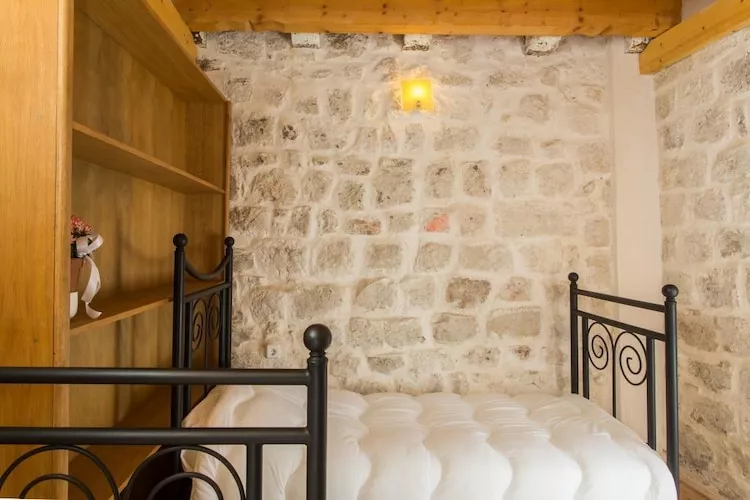 Apartment Le Galion- Two Bedroom Apartment with Partial Sea View-Schlafzimmer