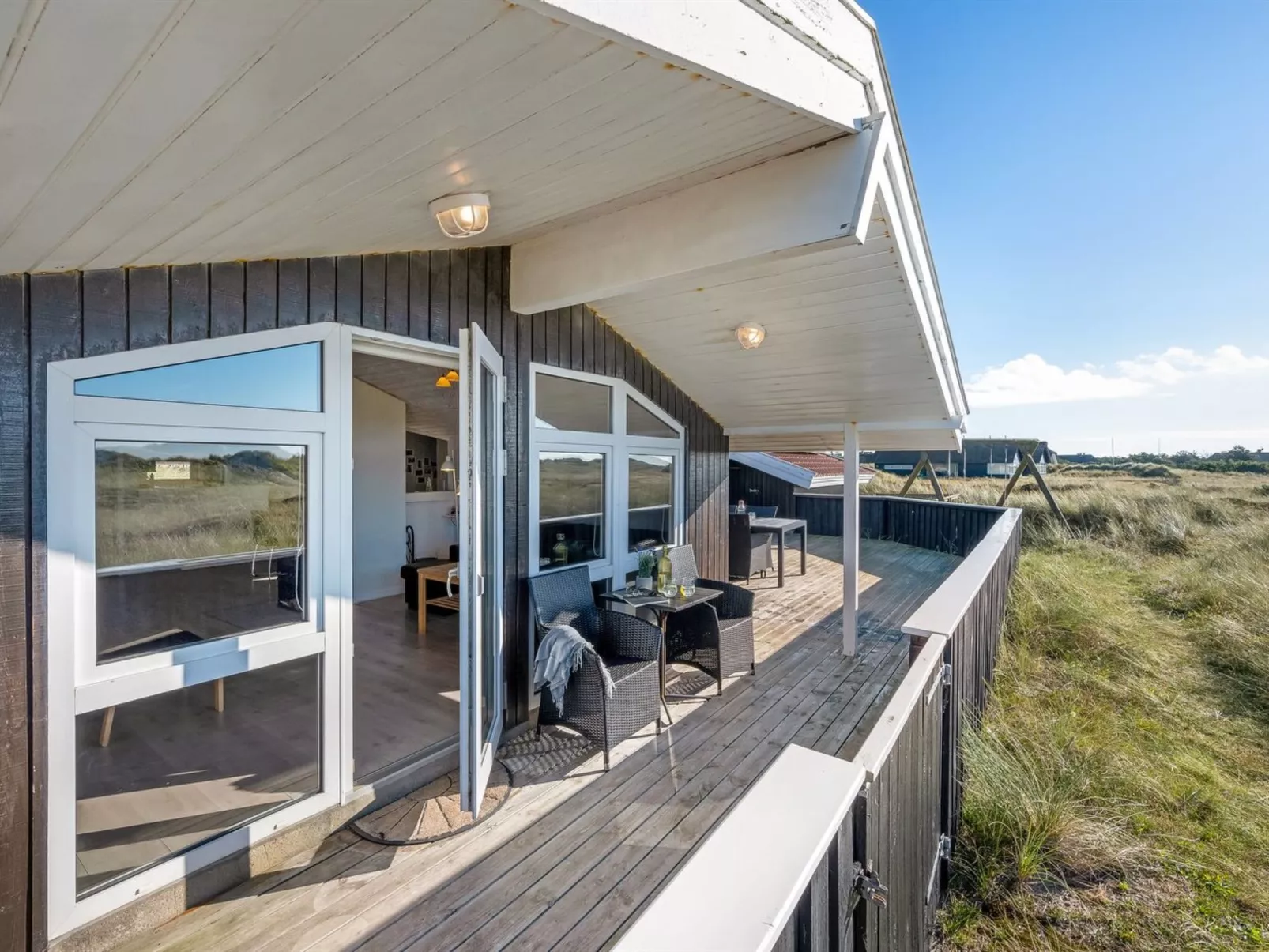 "Jaana" - 10m from the sea - Outside