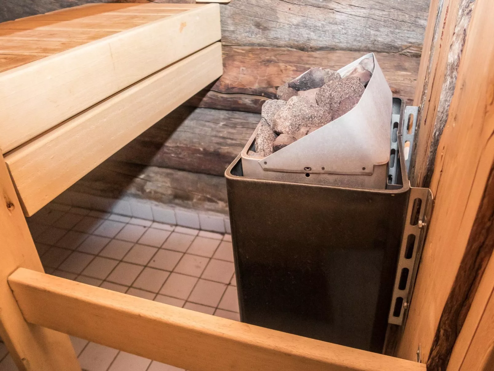 Ykkösruka 3, 3a - Drinnen