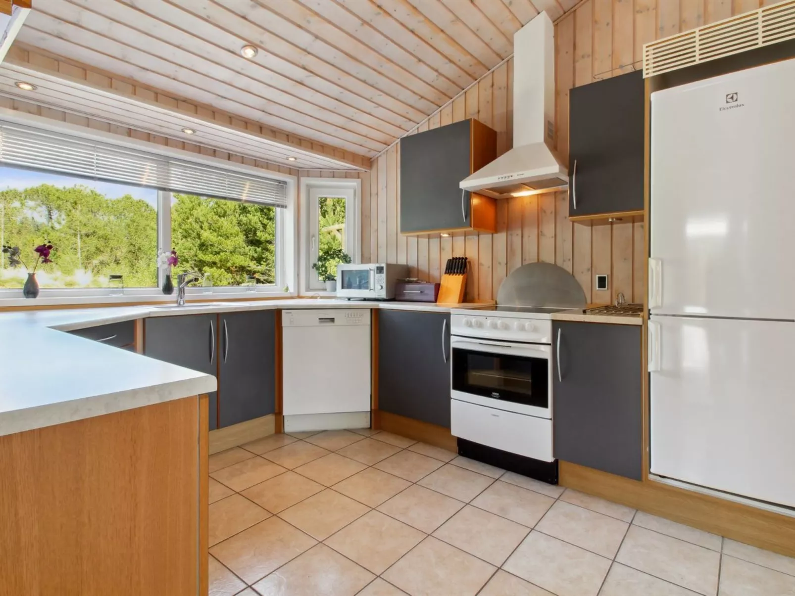 "Kiowa" - 4km from the sea-Inside