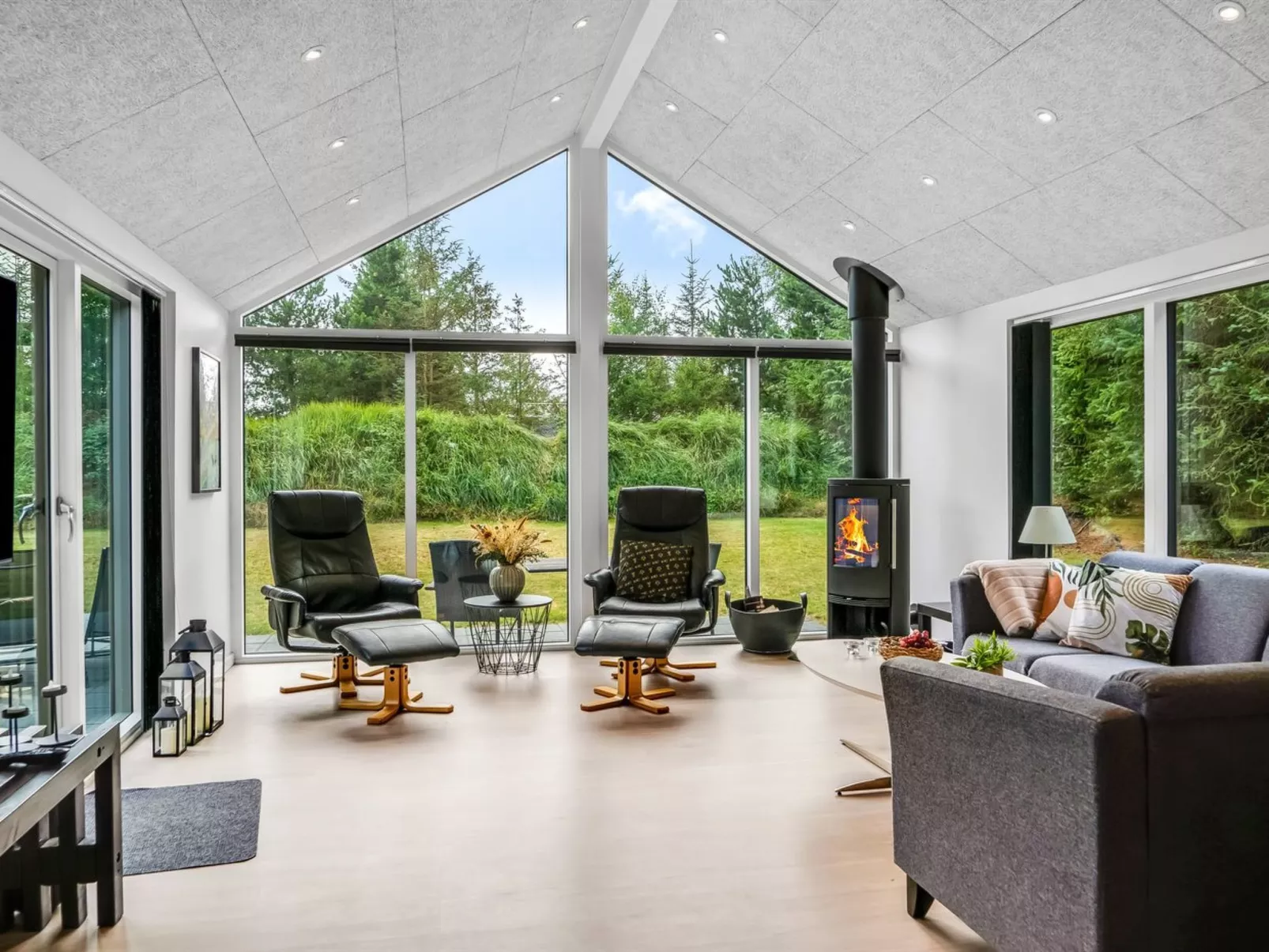 "Abiorn" -  from the sea-Drinnen