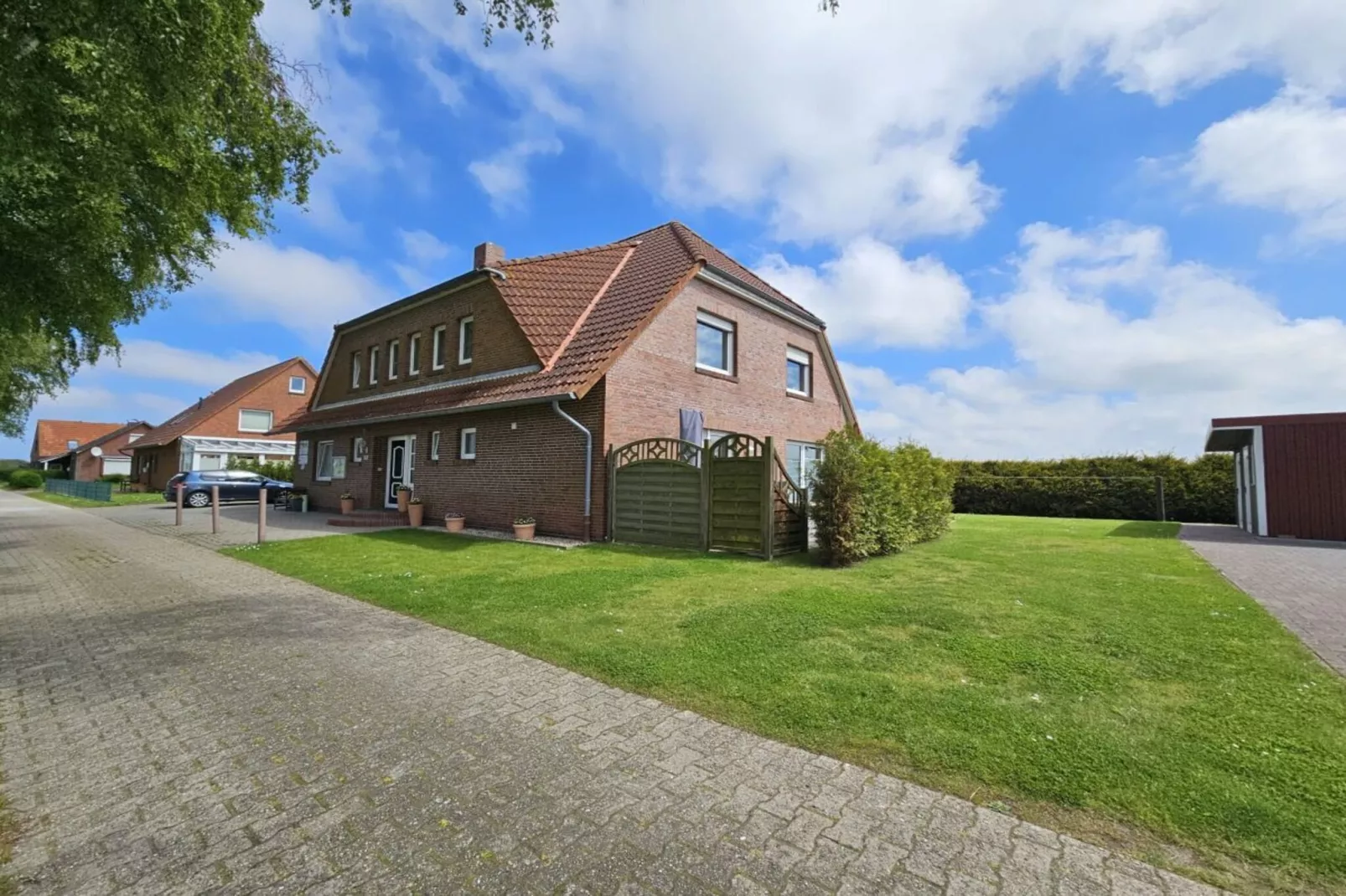 97815-Exterior in summer