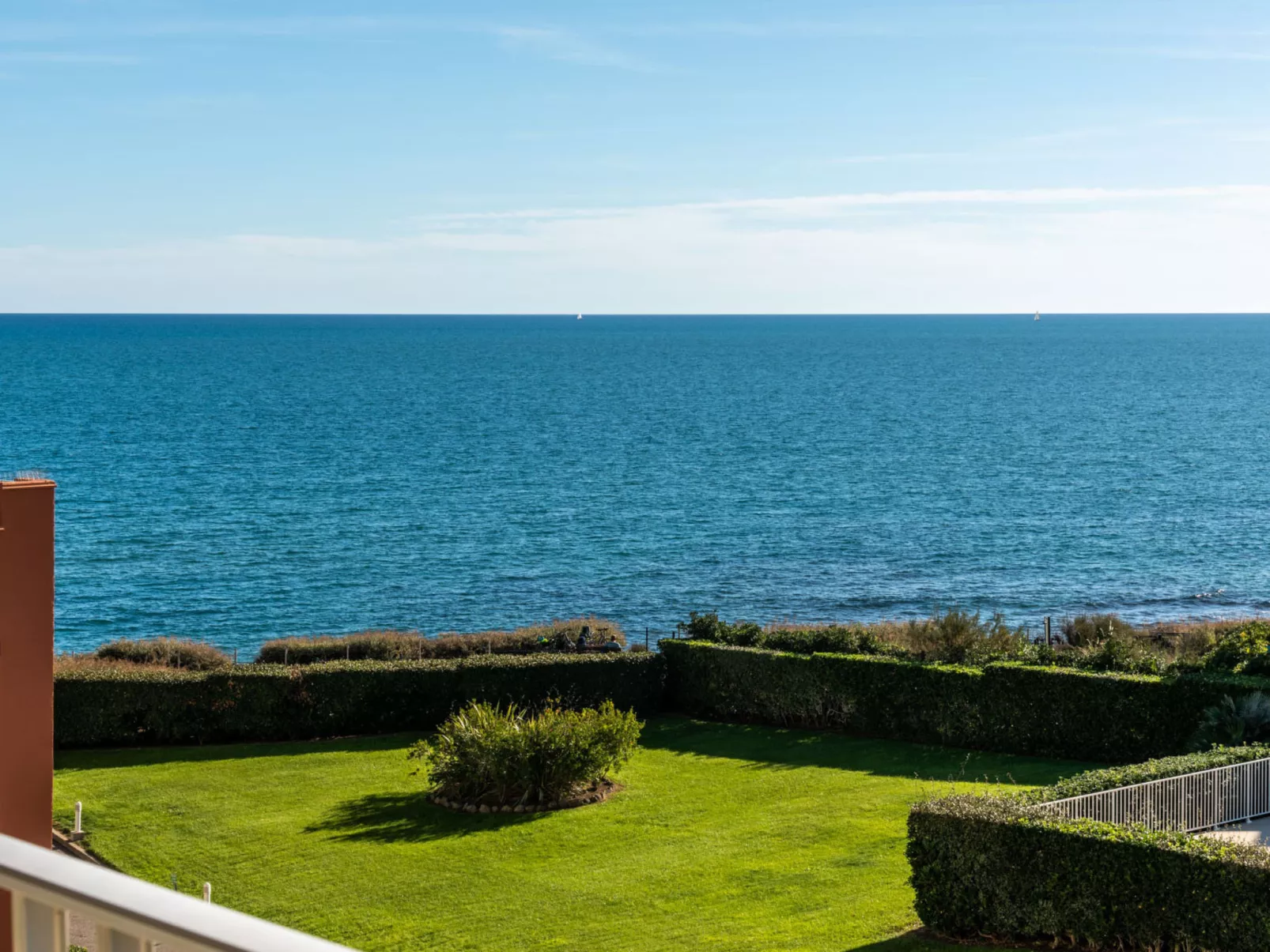 Les Indes Galantes-Outside