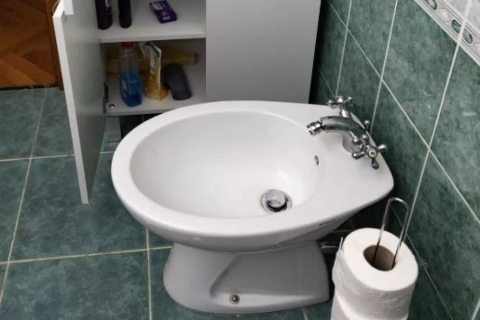 One Bedroom Magic Room (1)-Bathroom