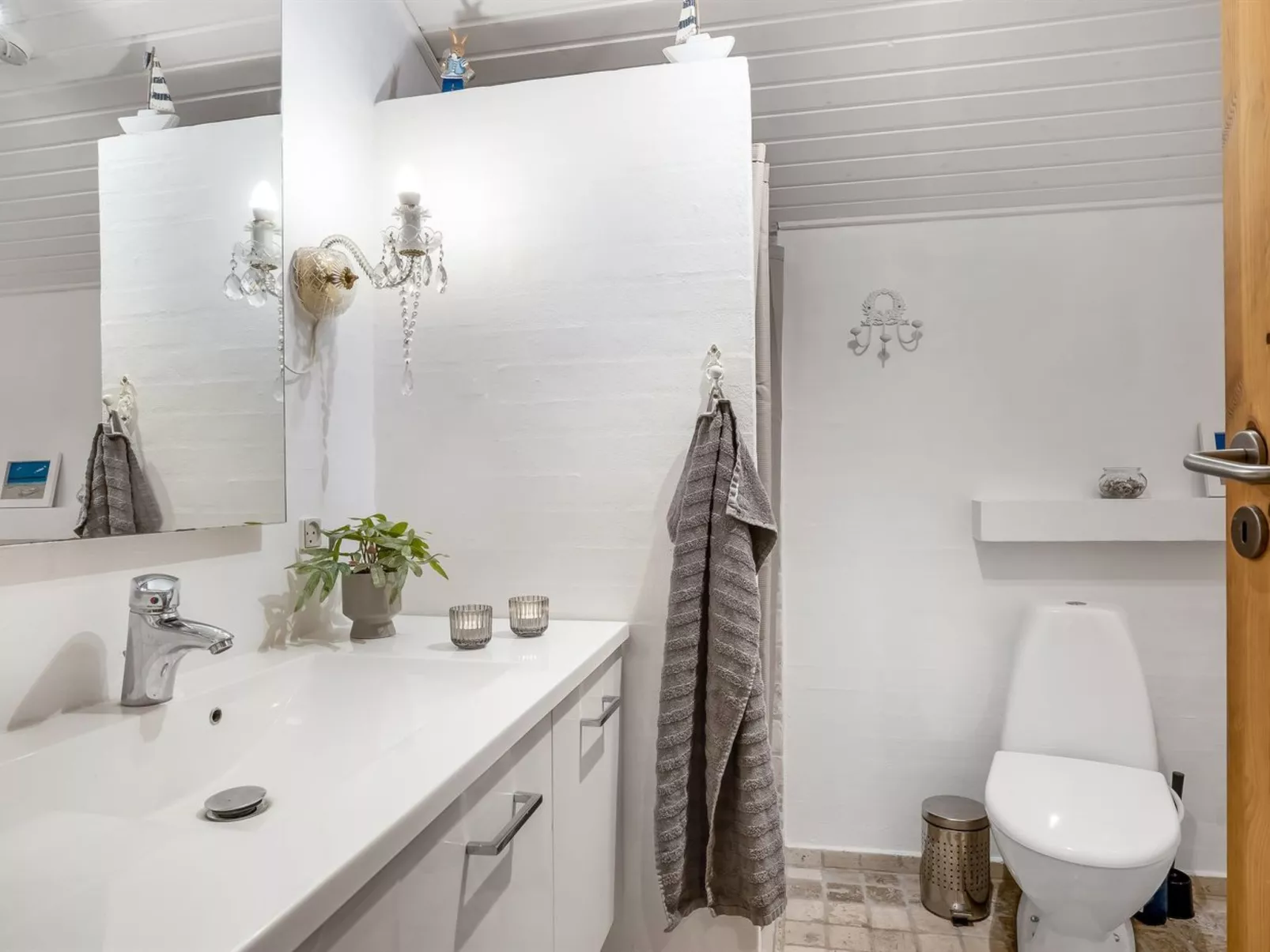 "Felicia" -  from the sea - Drinnen