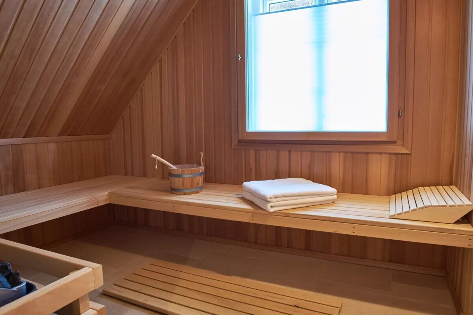 291403-Recreation room