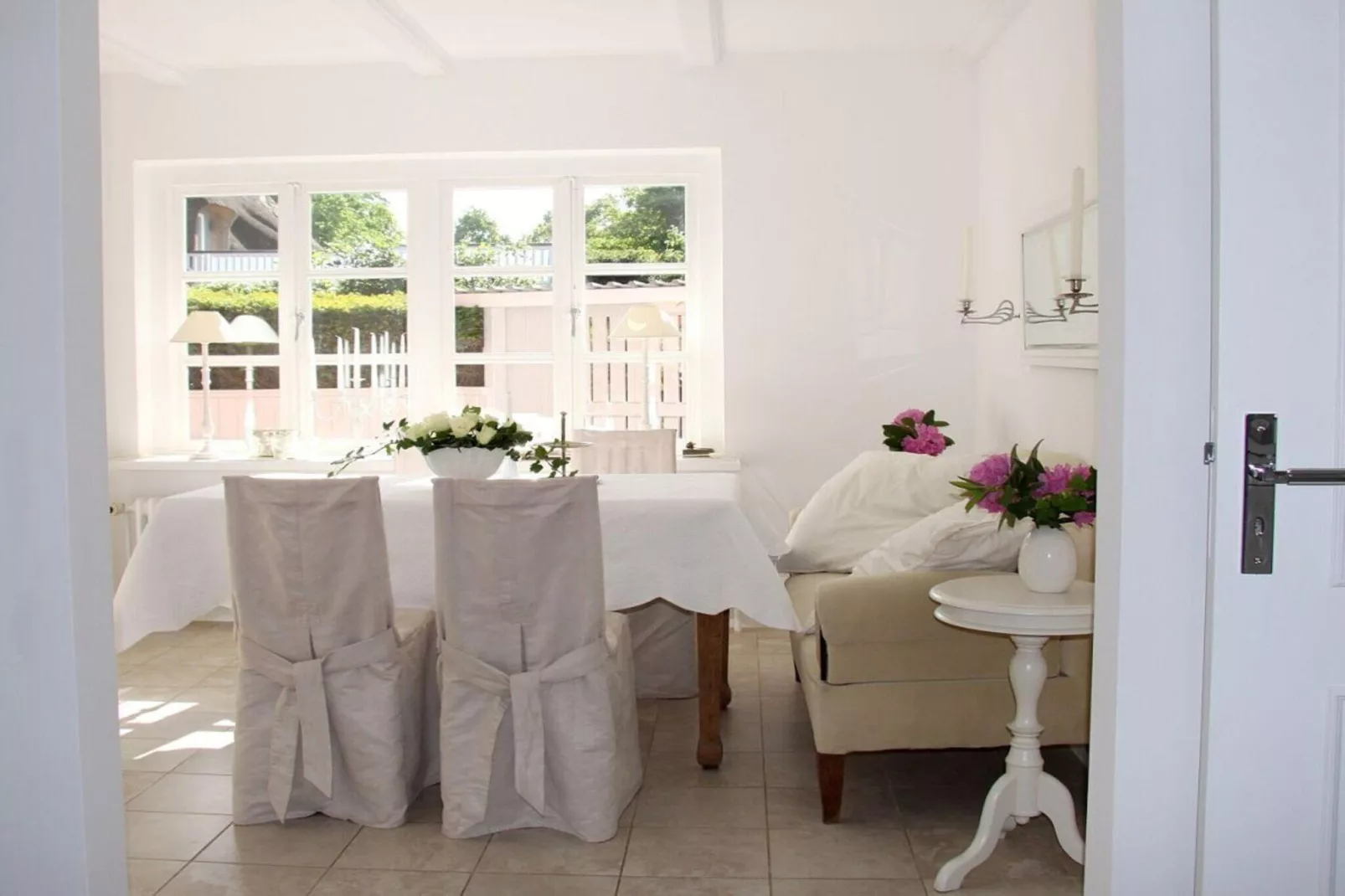 345853-Salle à manger