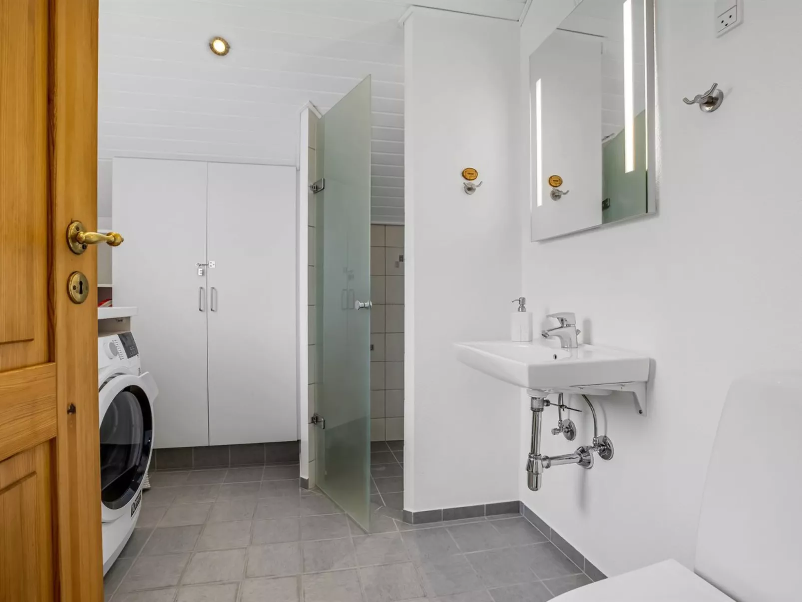 "Emiljan" -  from the sea-Dedans