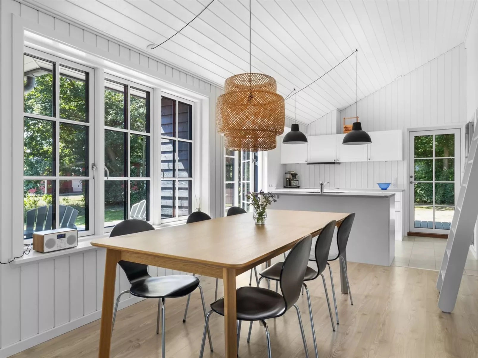 "Edvardsine" - 40m from the sea-Drinnen