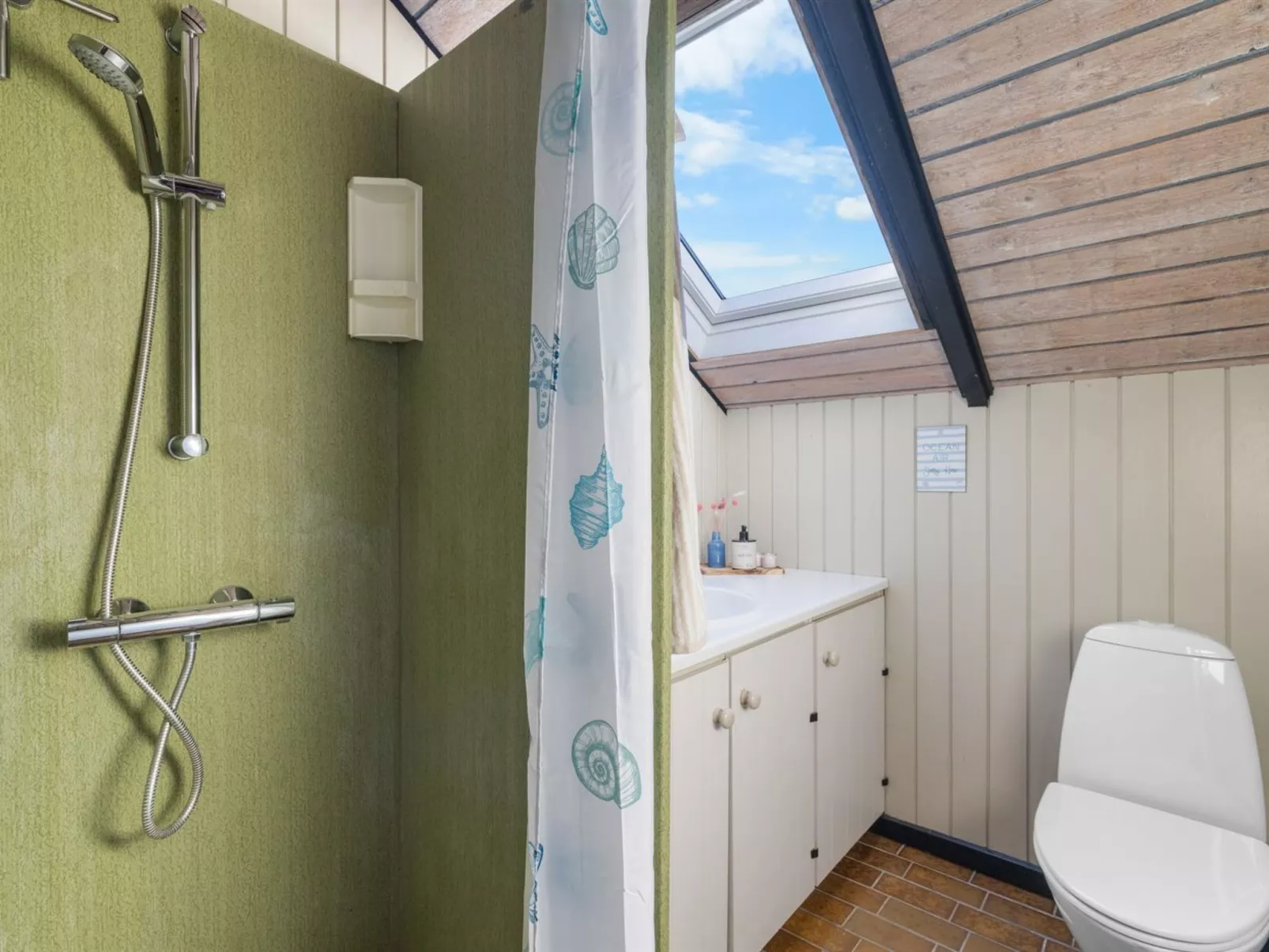 "Allin" - 350m from the sea-Drinnen