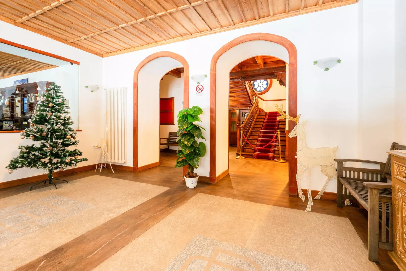 MONO 1 CERESOLE-Hall & reception