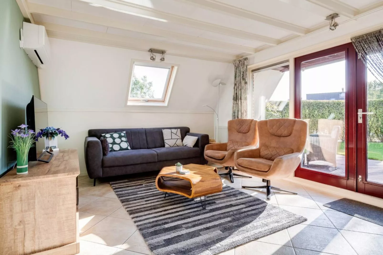 92 | Gaai | Prachtige bungalow nabij natuur-Living room