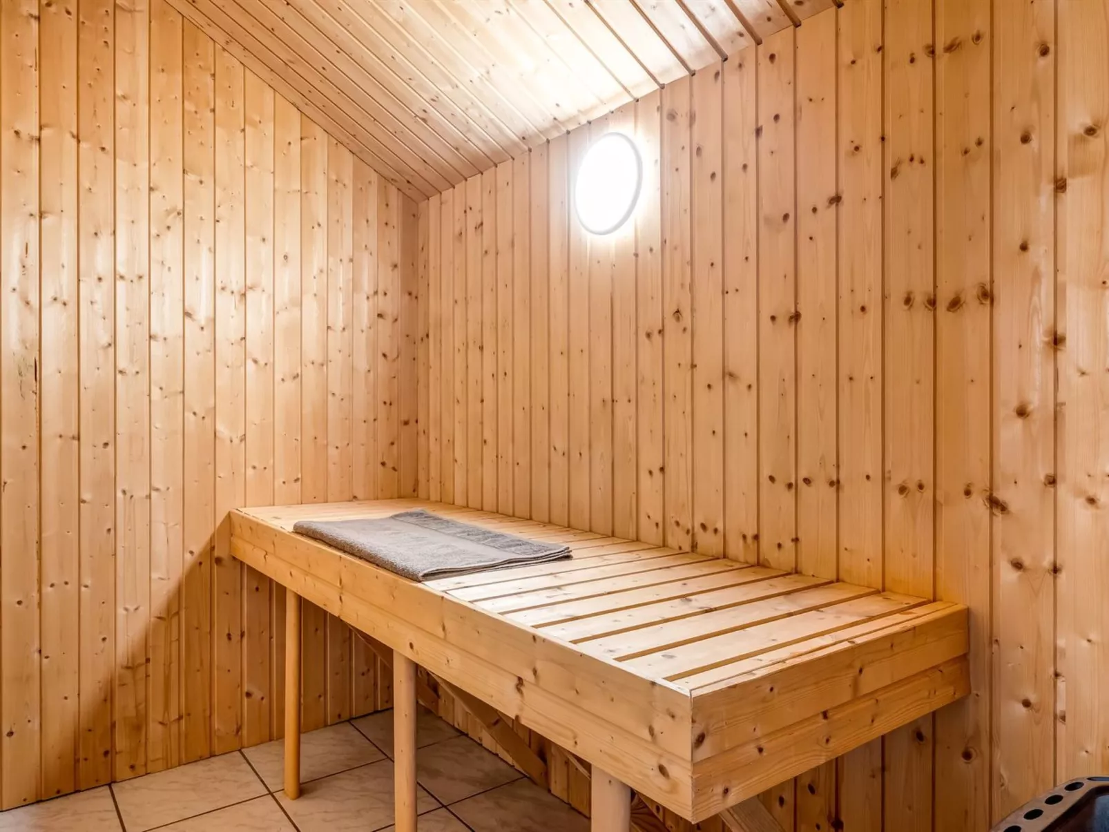 "Iorund" - 10km from the sea-Dedans