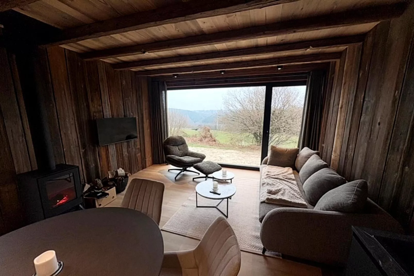 Lodges by Val 1-Dining room