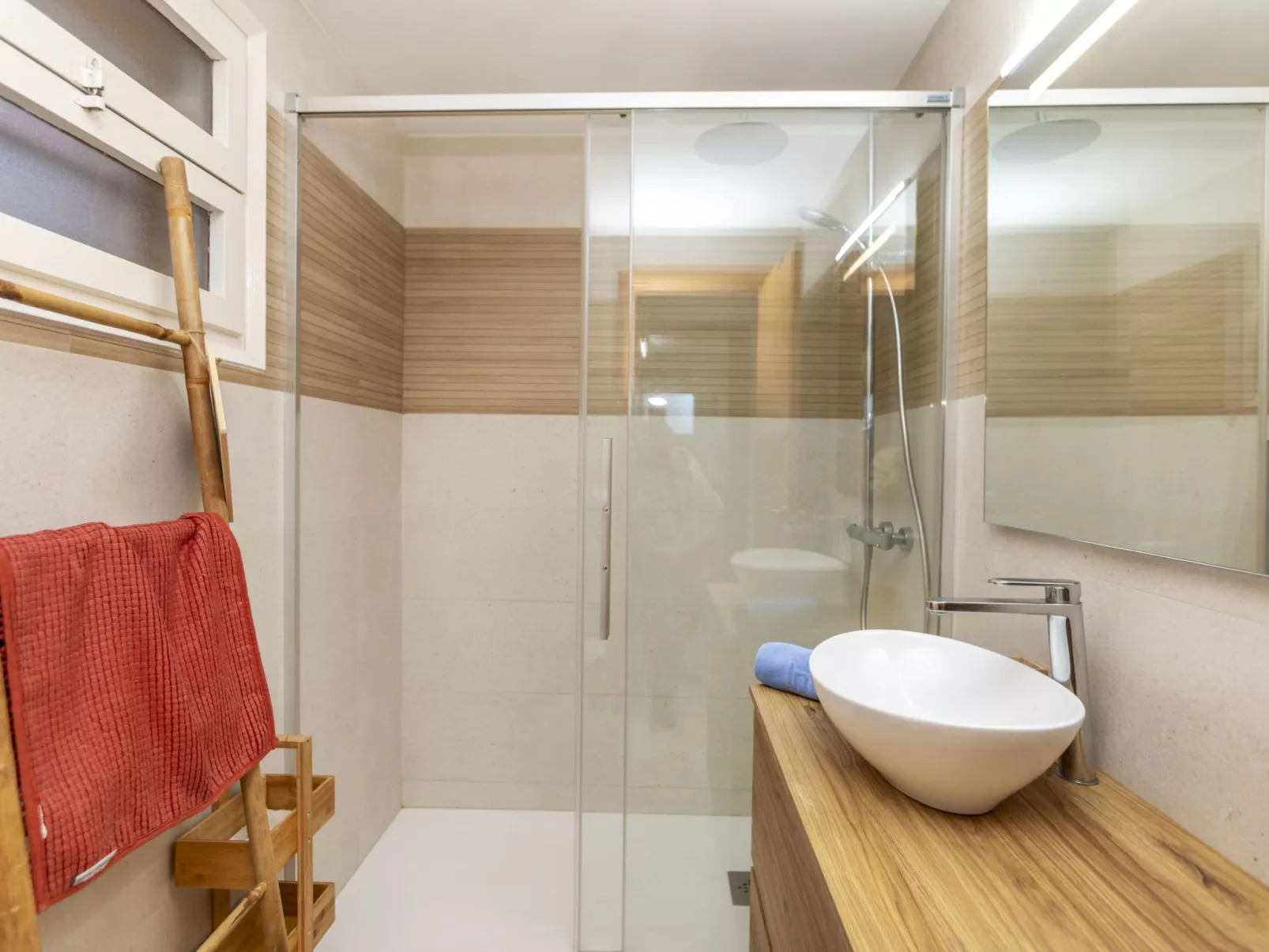 Miramar Hills-Drinnen