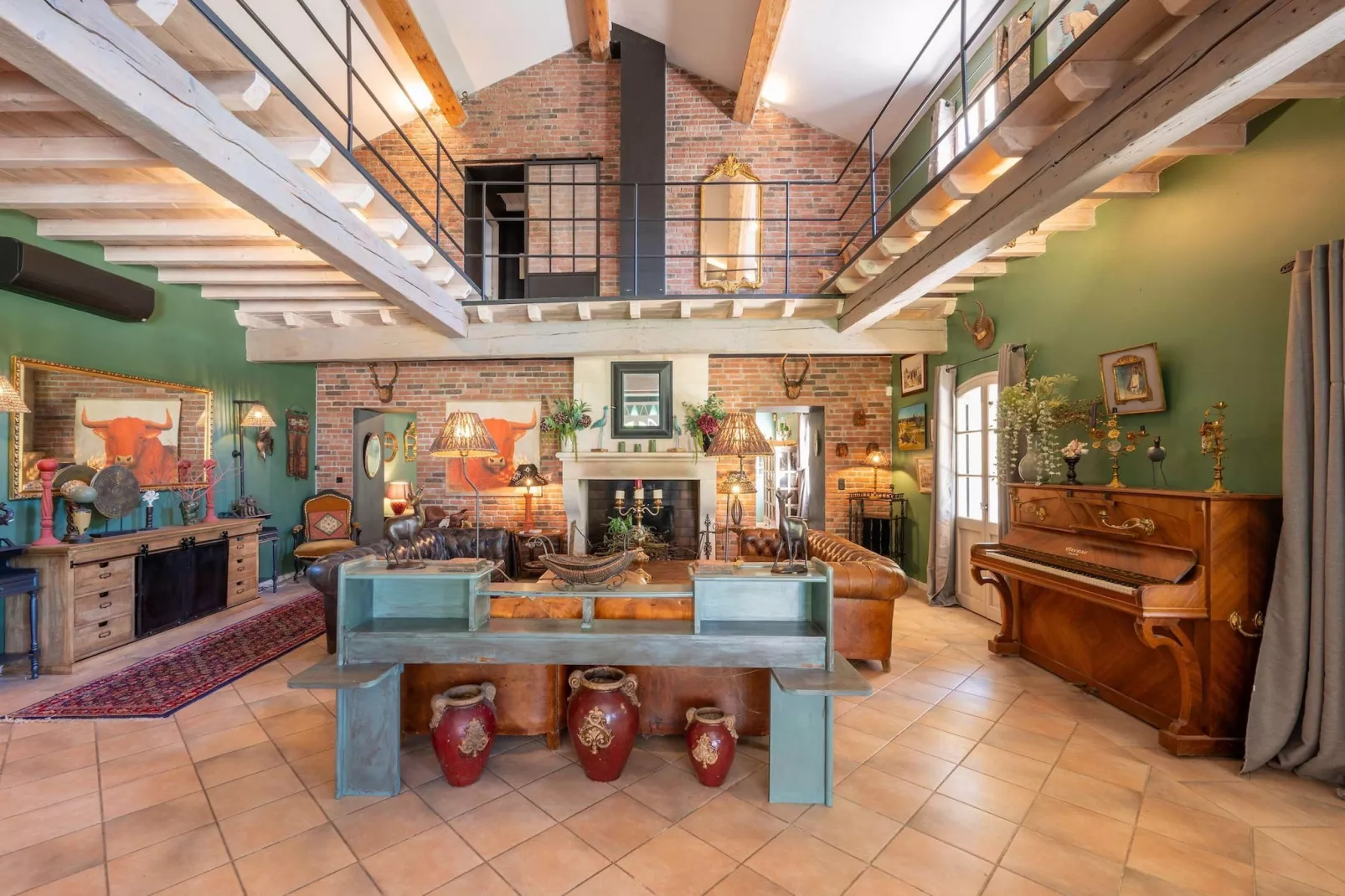 Grand Mas climatisé Arles-Wohnzimmer