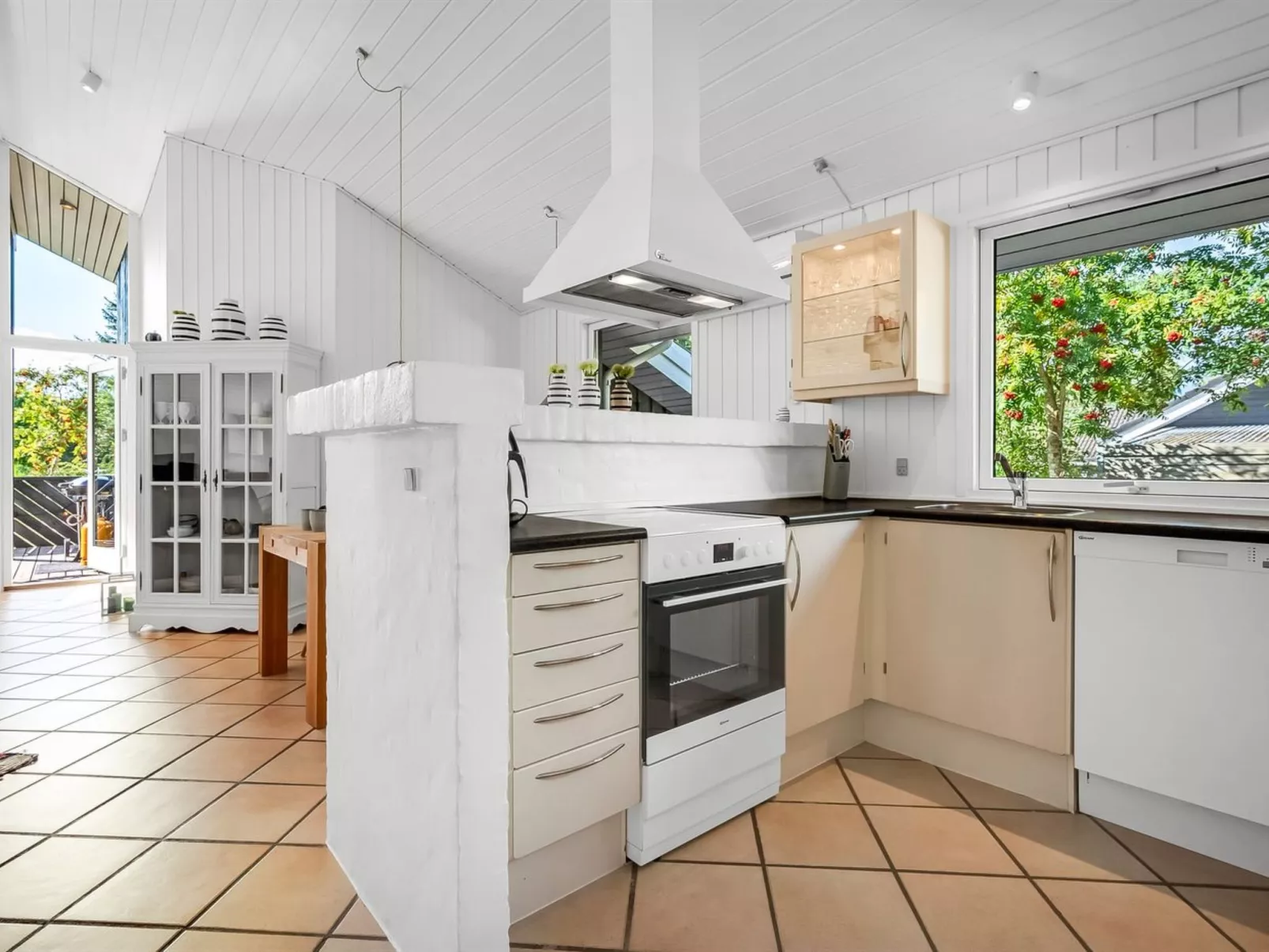 "Margrethe" - 600m from the sea-Drinnen