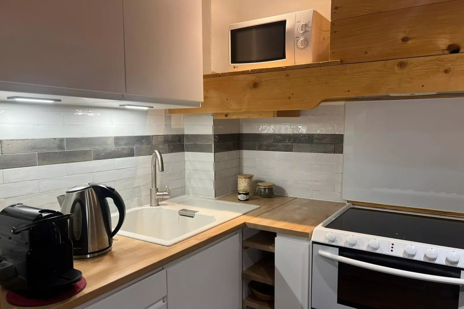 Champagne Powder-Kitchen