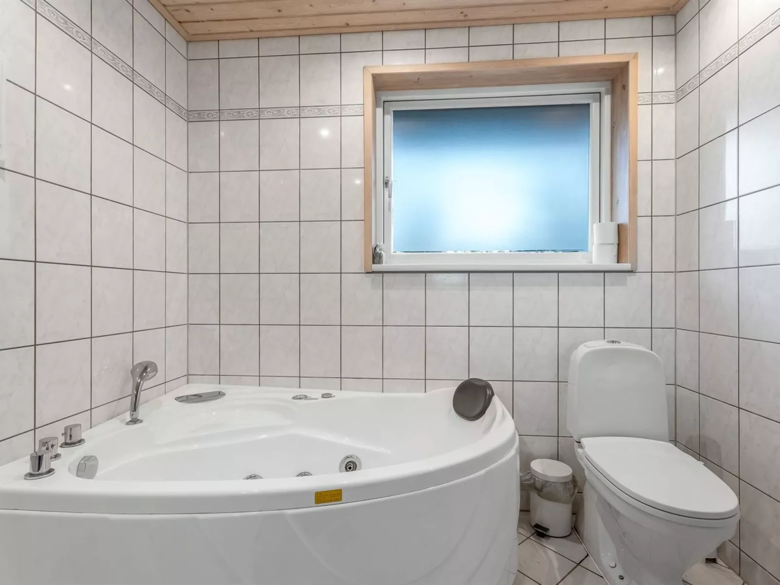 "Åse" - 1.3km from the sea-Drinnen