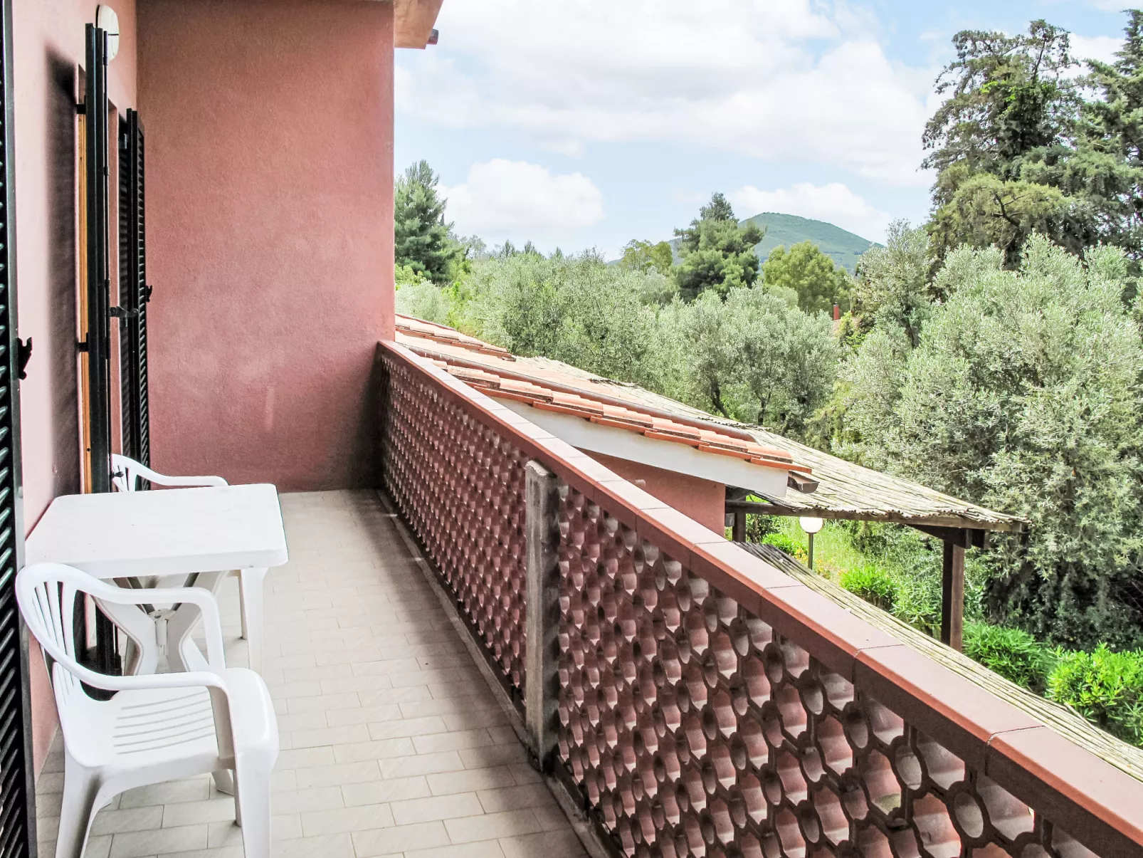 Elbamar Lacona 1 - Draußen