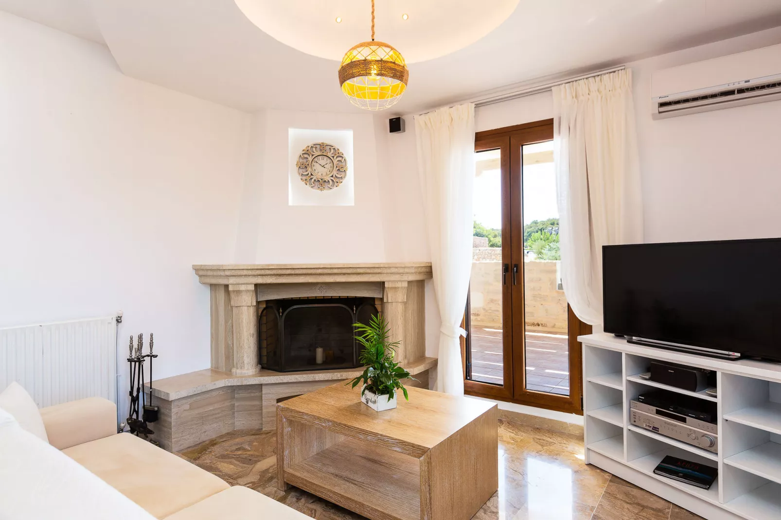 Petro Kampos Villa 3-Living room