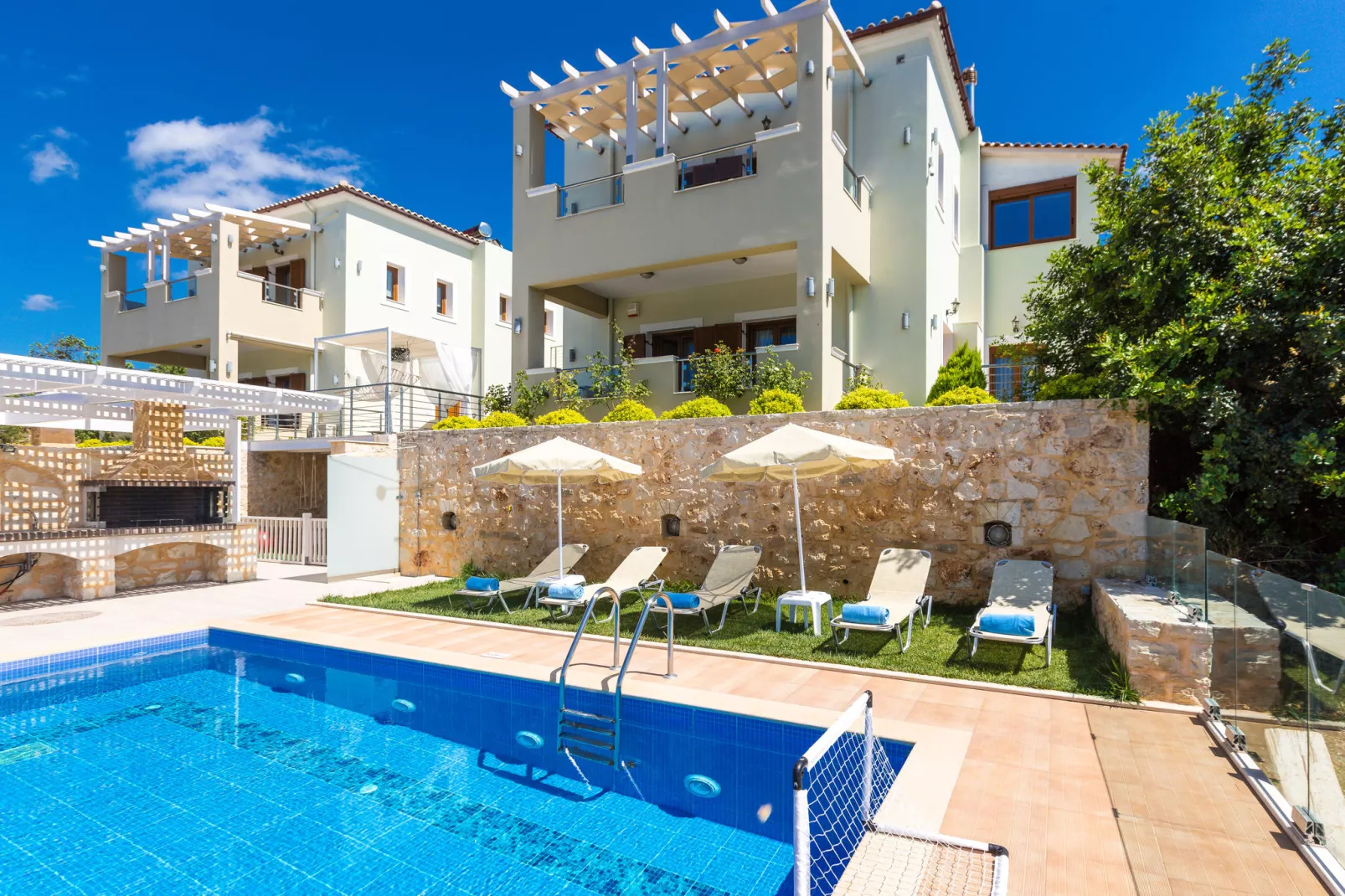 Petro Kampos Villa's