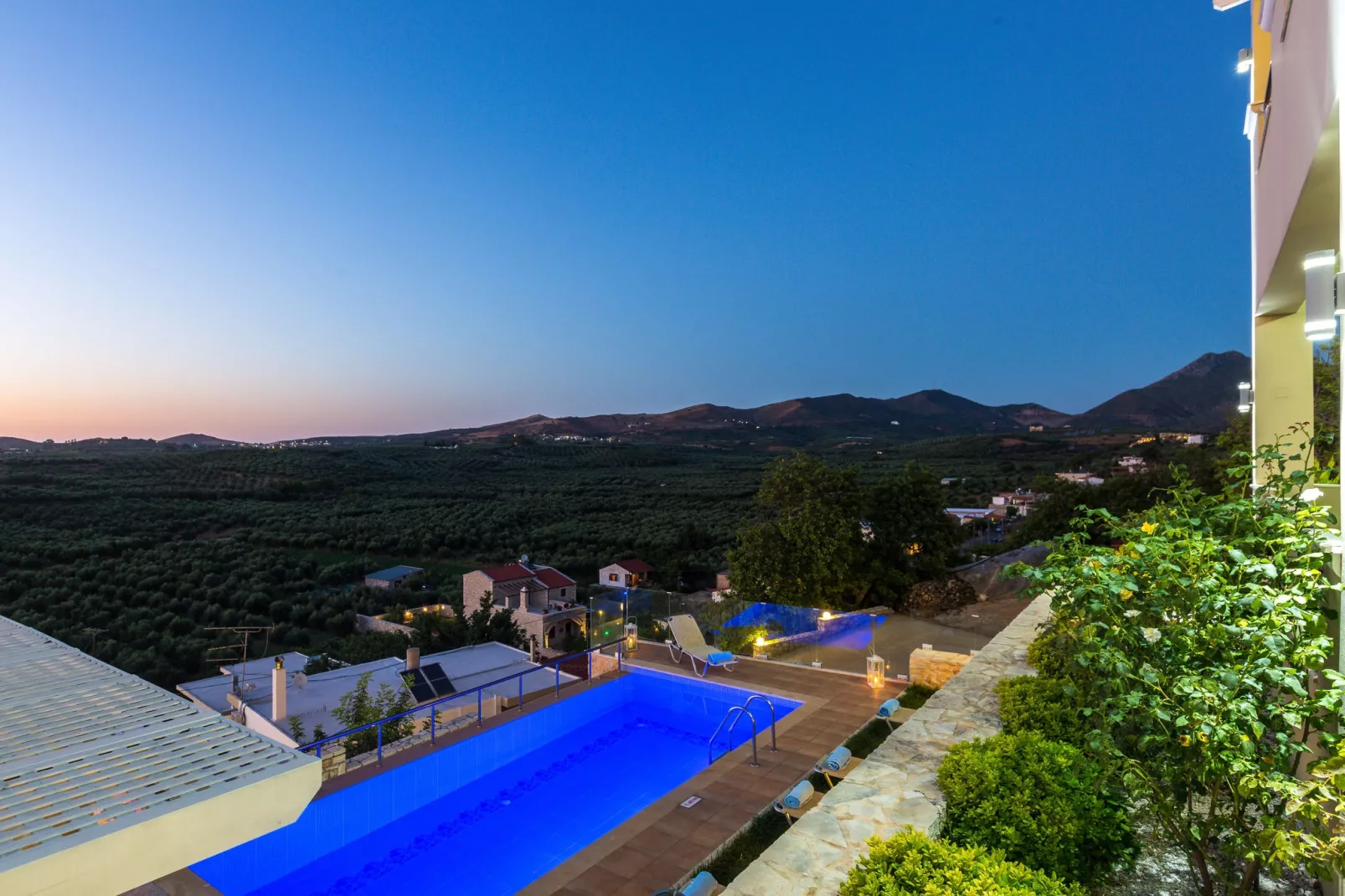 Petro Kampos Villa's-View summer