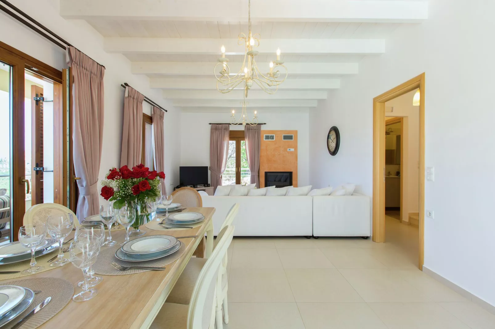 Petro Kampos Villa's-Dining room