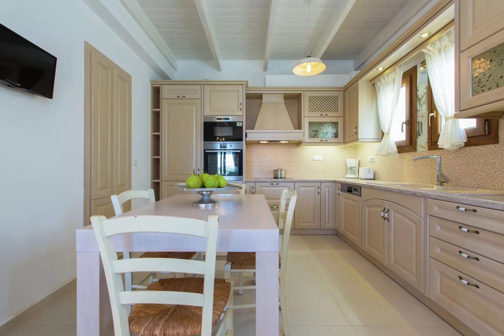 Petro Kampos Villa's-Kitchen