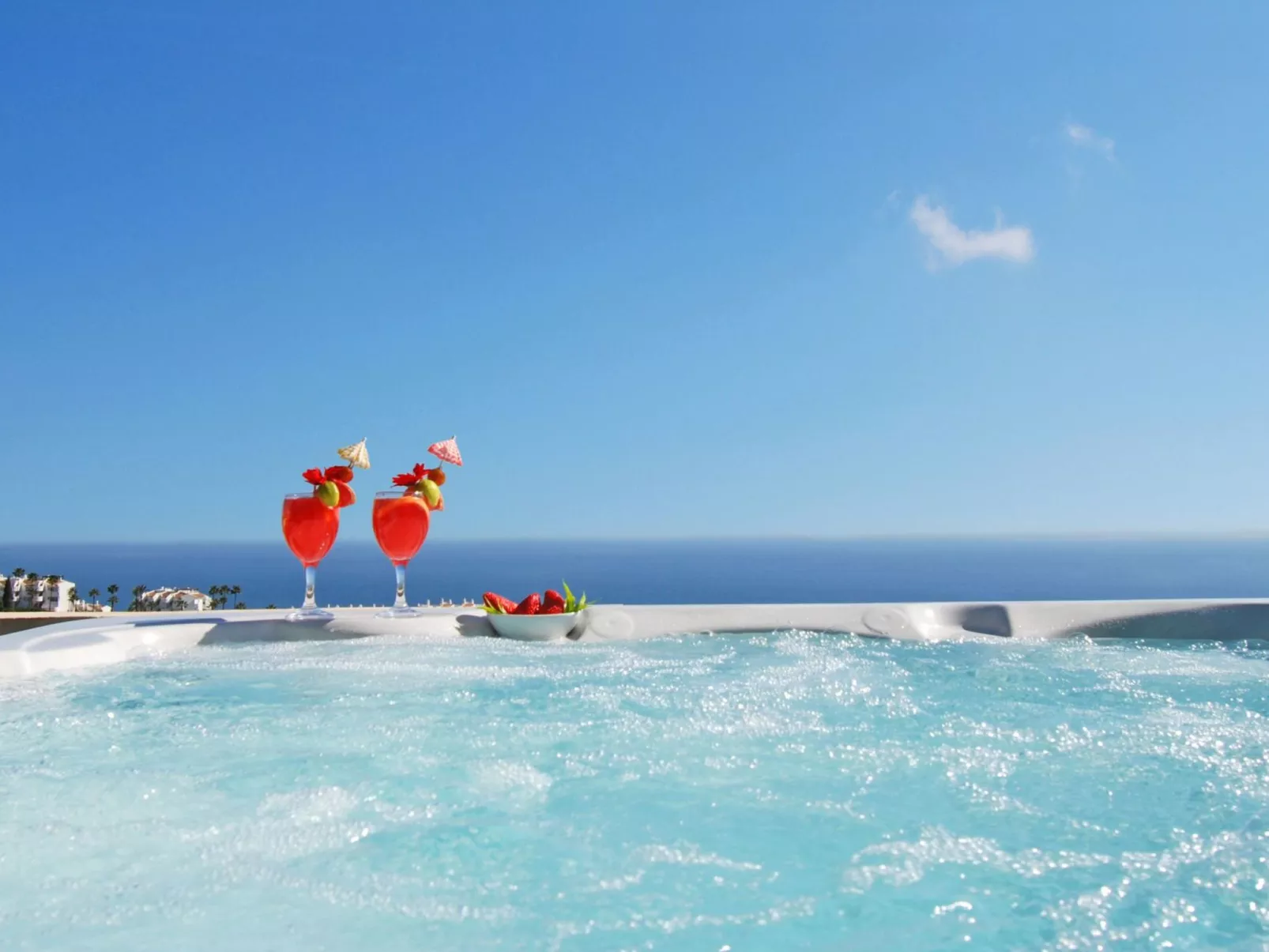 Penthouse, Jacuzzi, Meerblick, BBQ,wifi, AC - Dehors