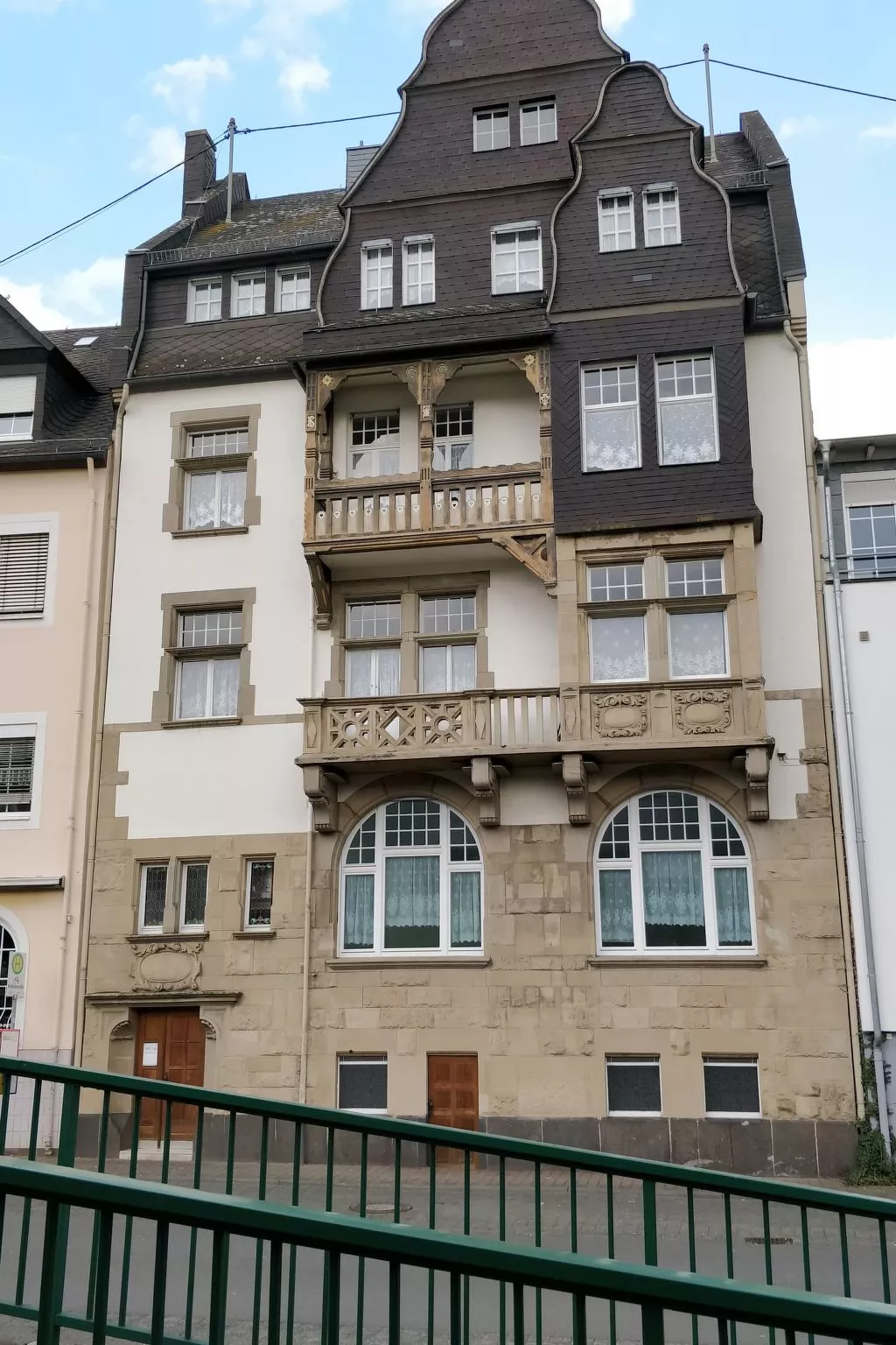 Wohnung in einem historischen Gebäude mit Balkon und Blick auf die Mosel - Image-tags.info