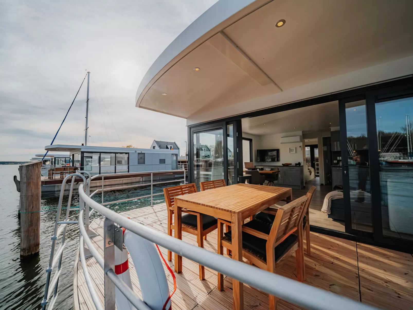 Sealoft auf der Ostsee Floatinghouse Trinity - Image-tags.info