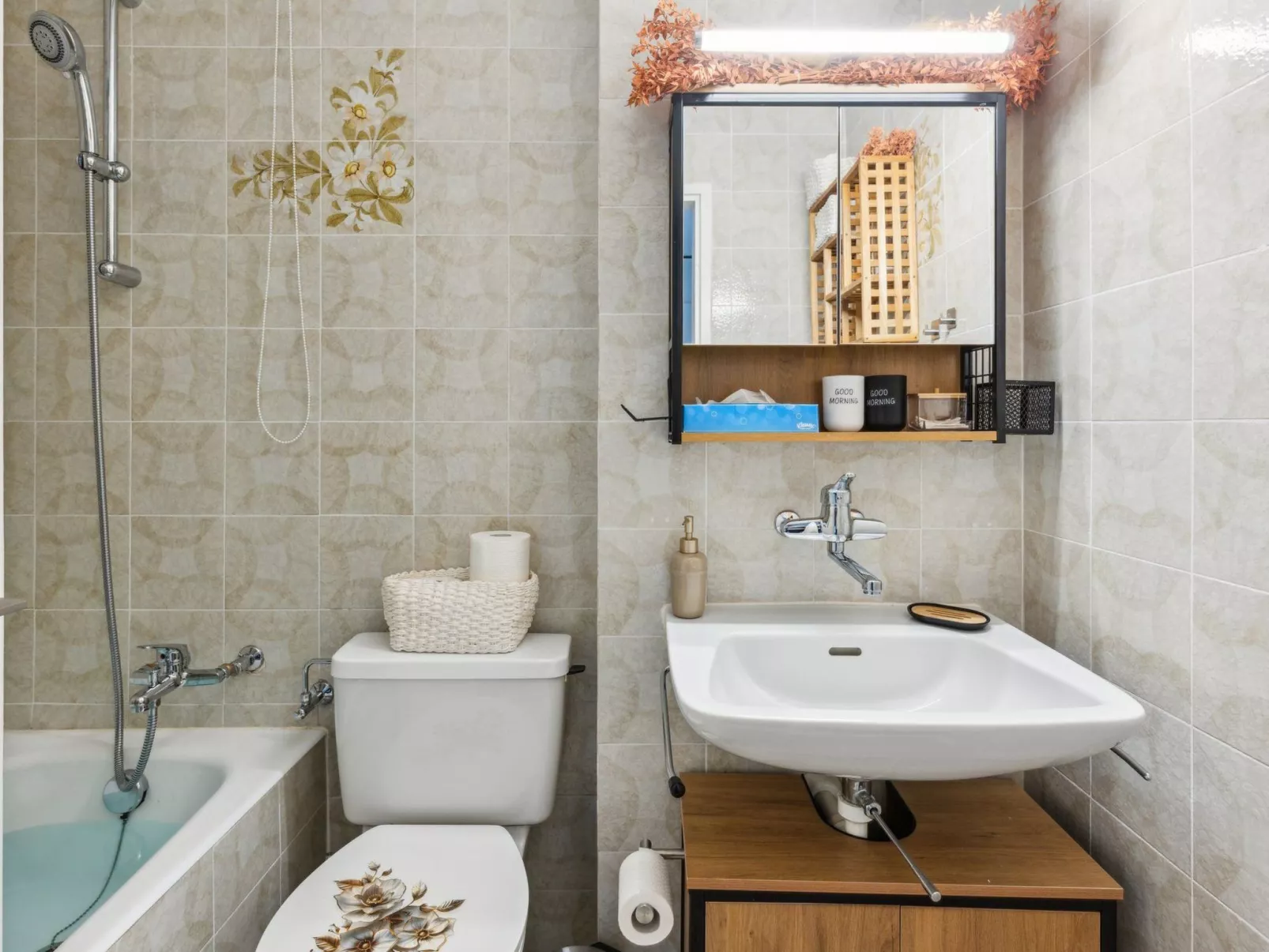 4 Seasons Apartment - Image-tags.info