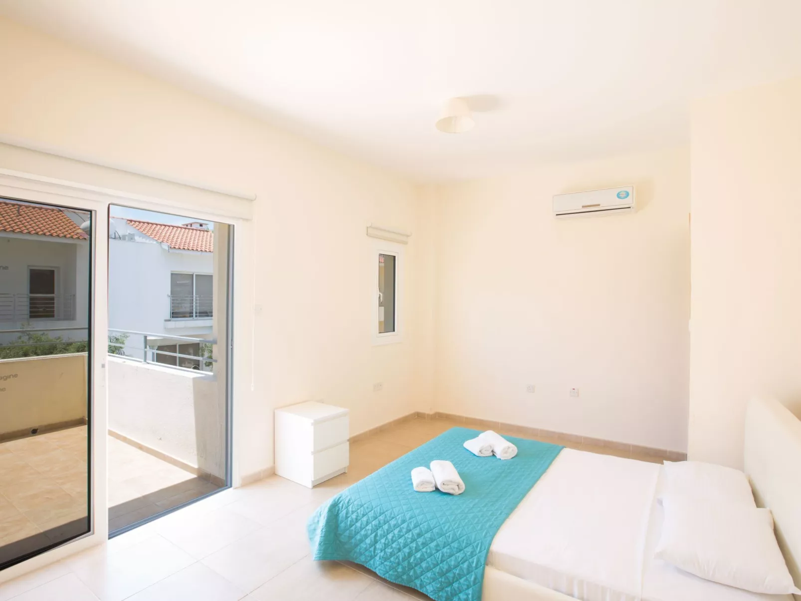 Helle Ferienvilla mit Pool - Image-tags.info