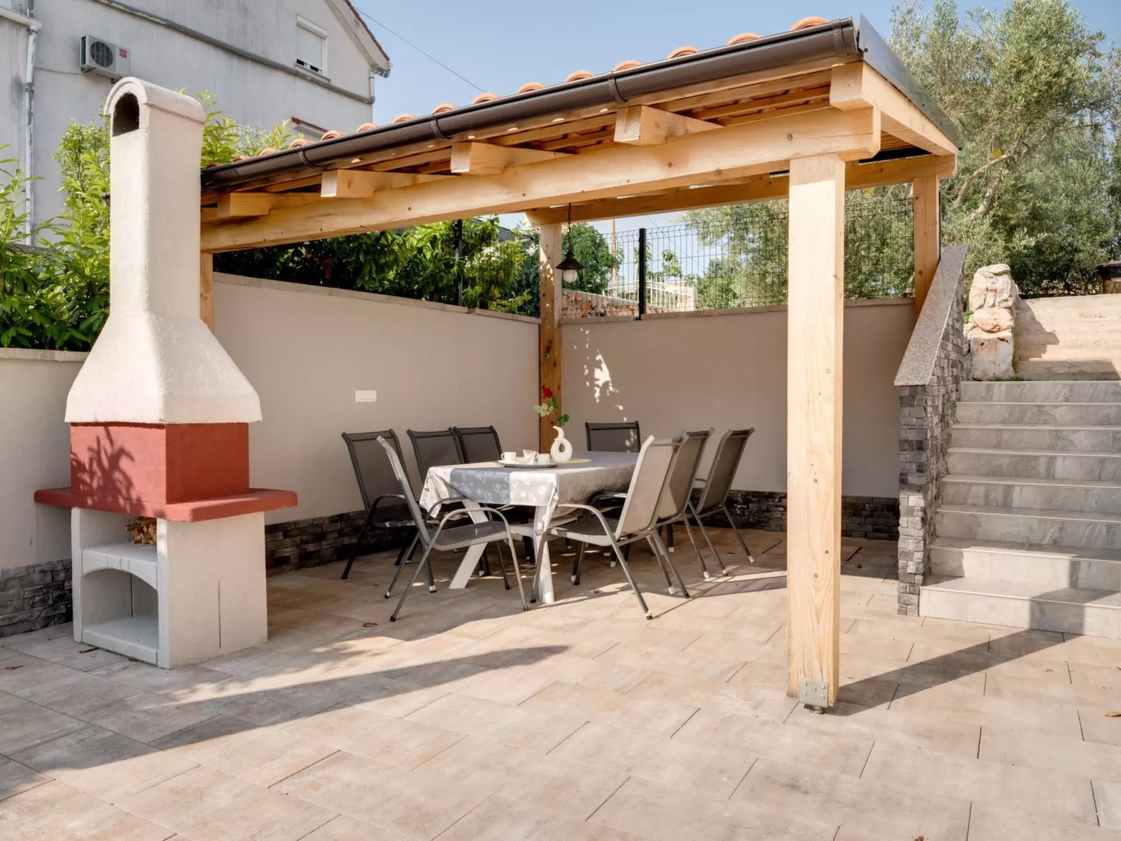 Schönes Haus in Pinezići mit privatem Parkplatz - Image-tags.info