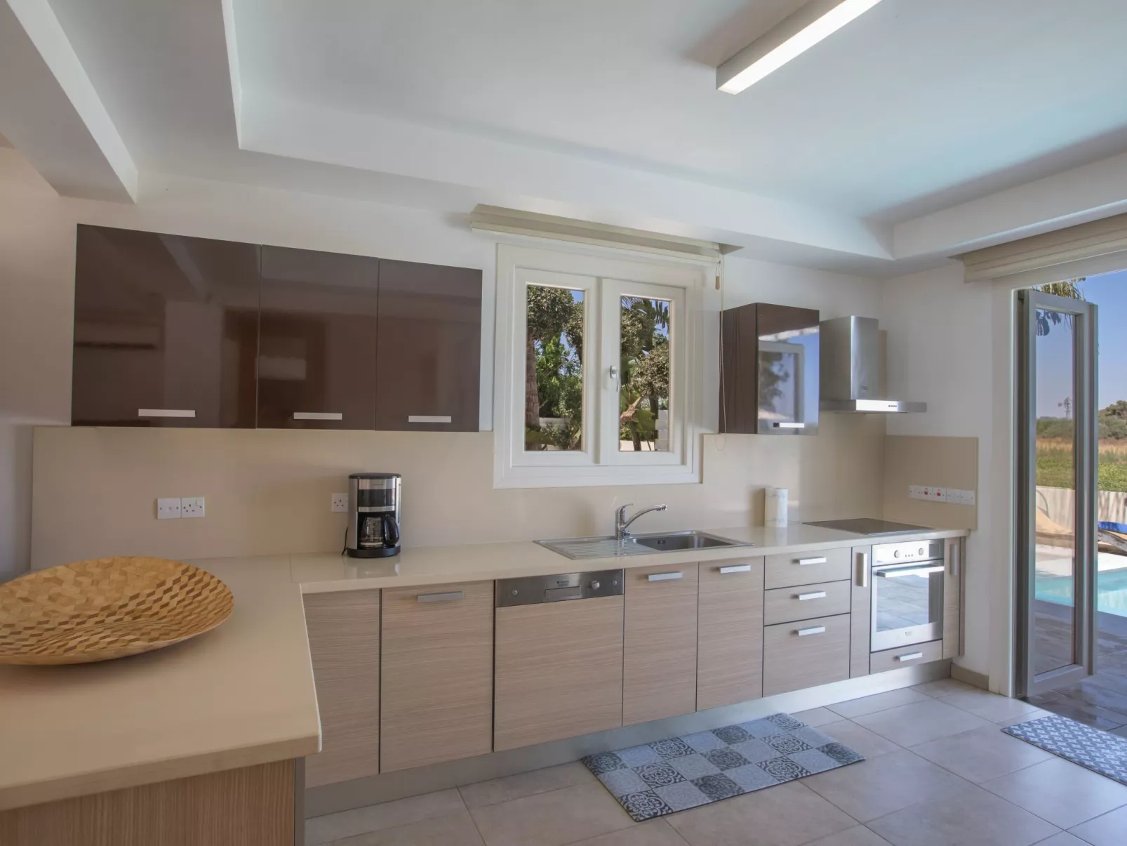 3-Schlafzimmer-Luxusvilla mit Pool und teilweise Meerblick - Image-tags.info