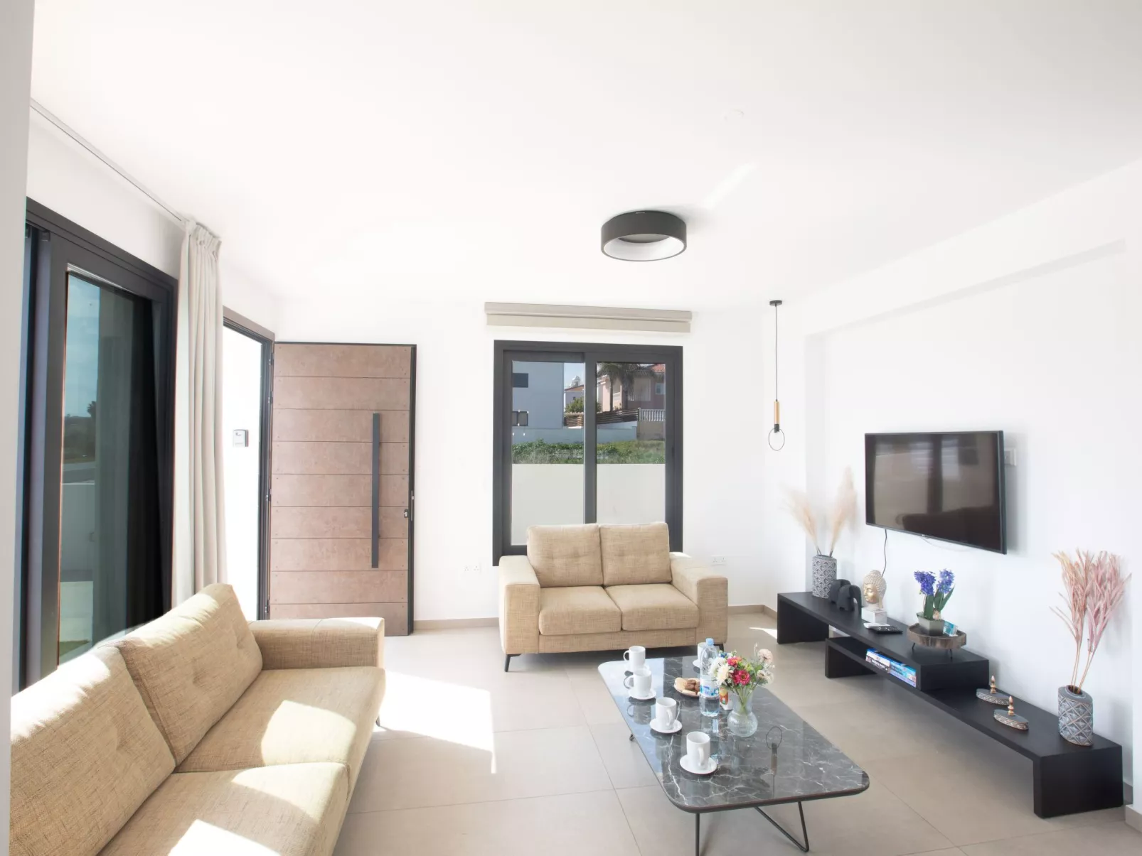 Haus in Paralimni mit Doppelveranda - Image-tags.info