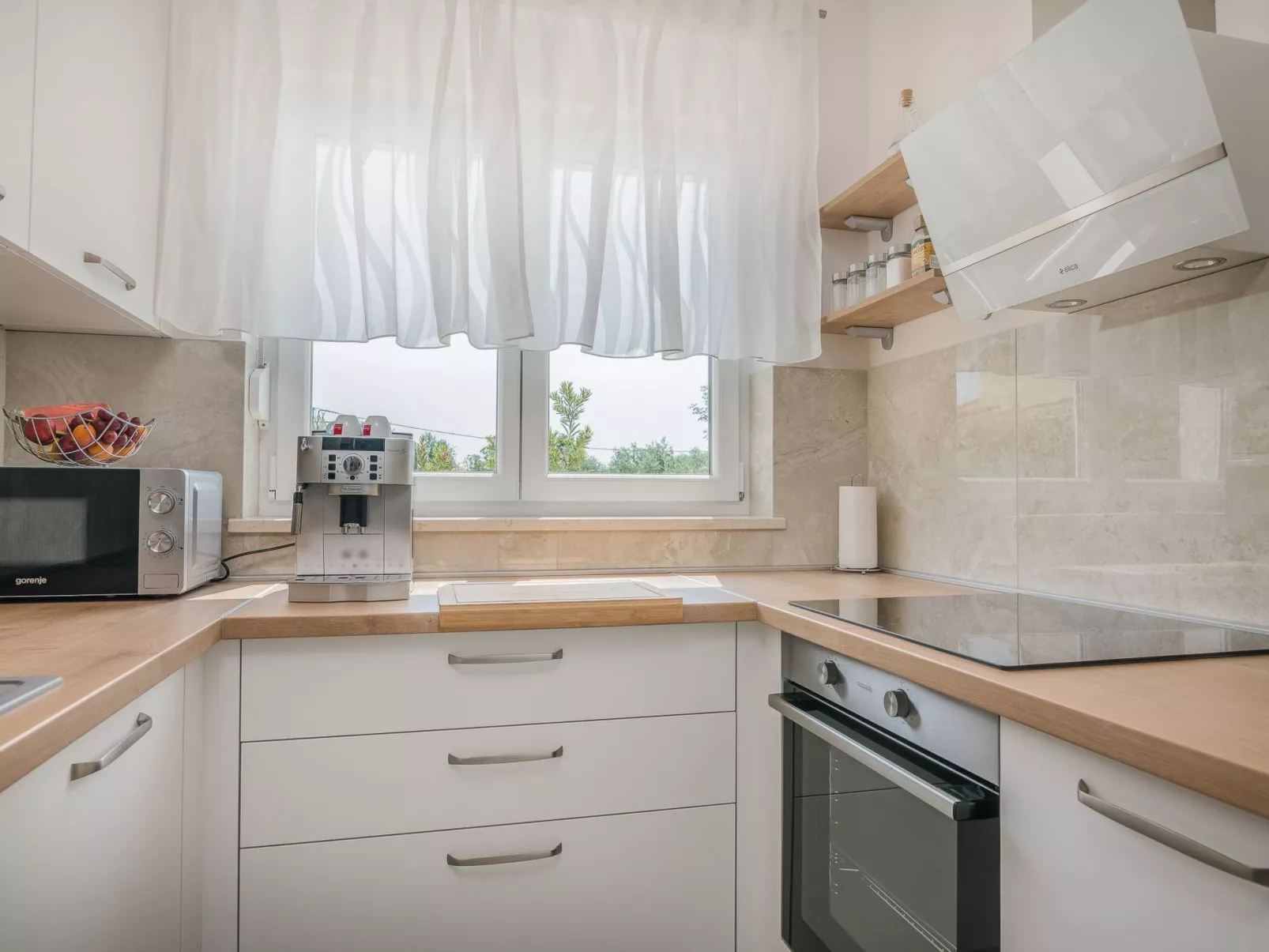 Luxuriöse Villa mit Salzwasserpool in einer ruhigen Gegend - Image-tags.info