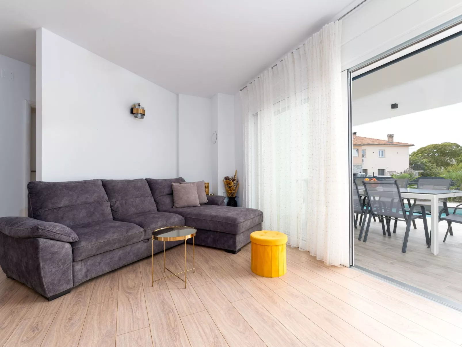 Schöne neue Villa mit Pool in Strandnähe - Image-tags.info