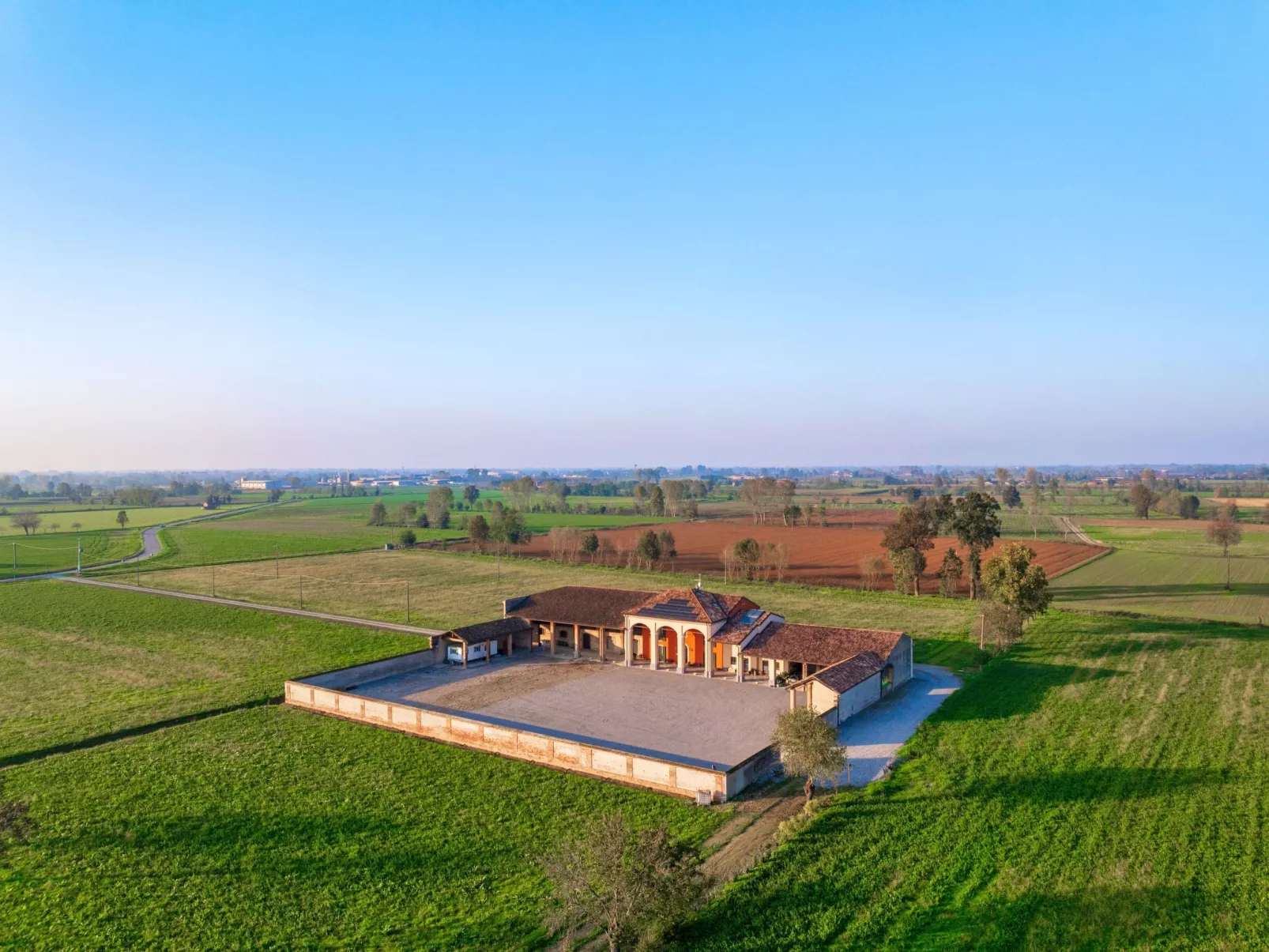 Zweizimmerwohnung mit zwei Einzelbetten und Schlafsofa - Image-tags.info