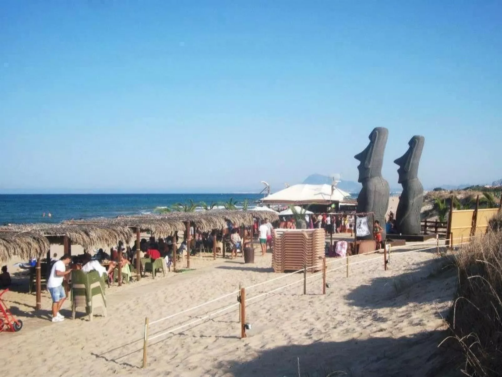 Villa im spanischen Stil mit großem Pool und ein - Image-tags.info