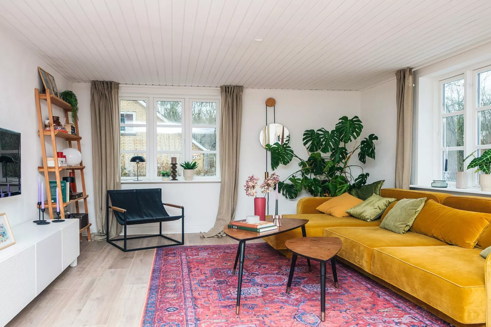 Nature Escape: Forest & Lake Access - Indoor