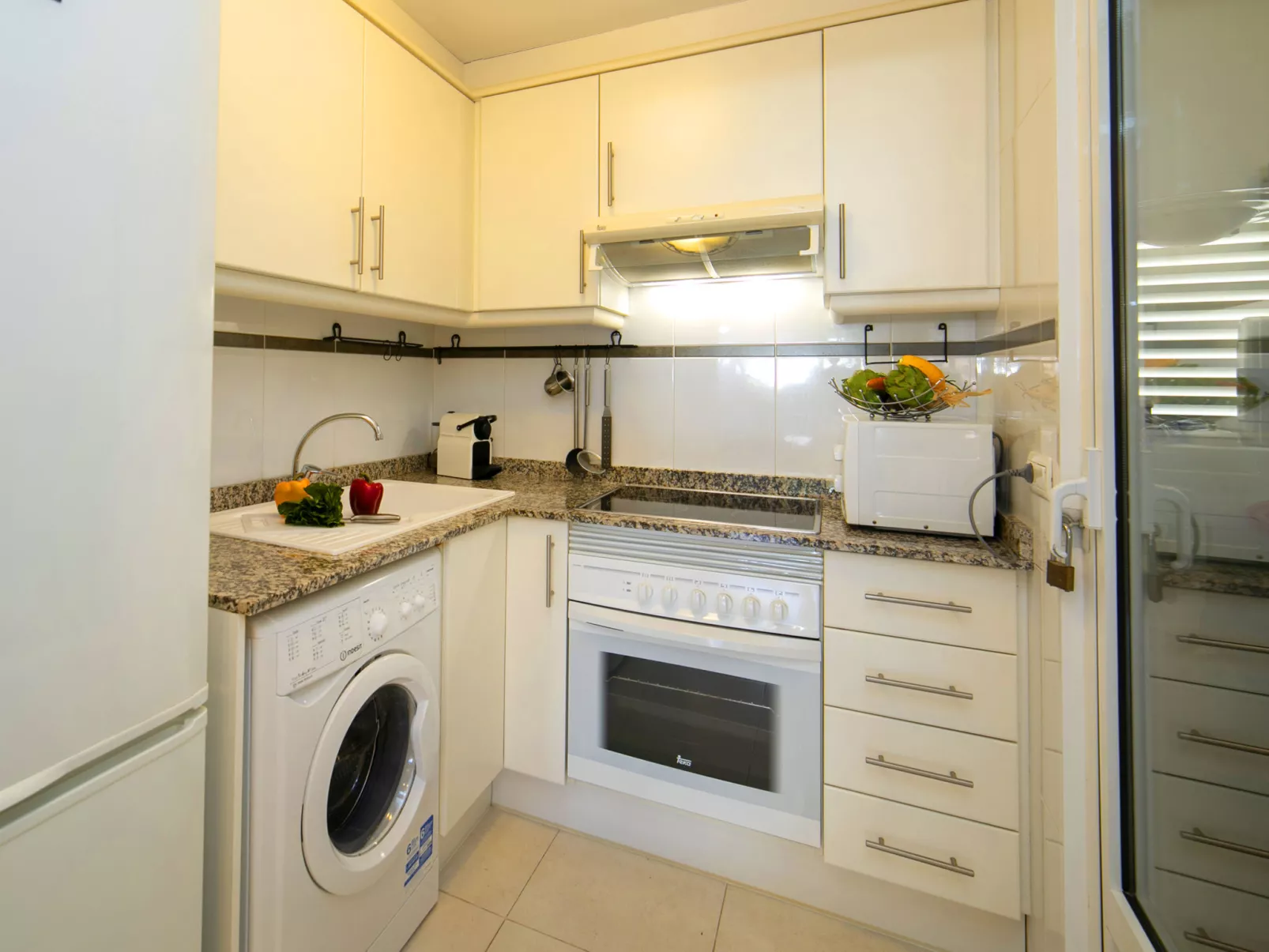 Apolo XVIII - Inside