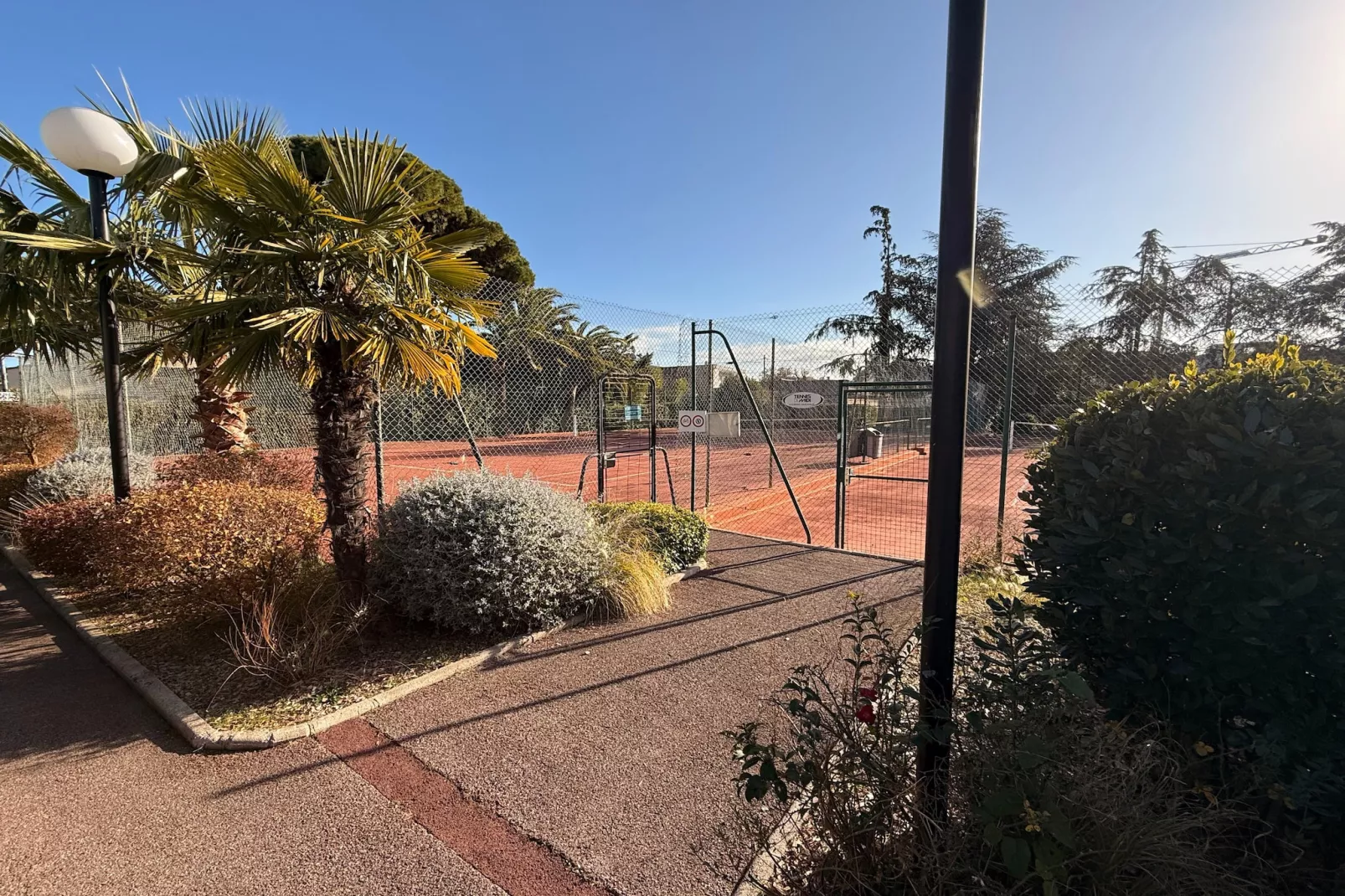 Vélusine - Parkeinrichtungen