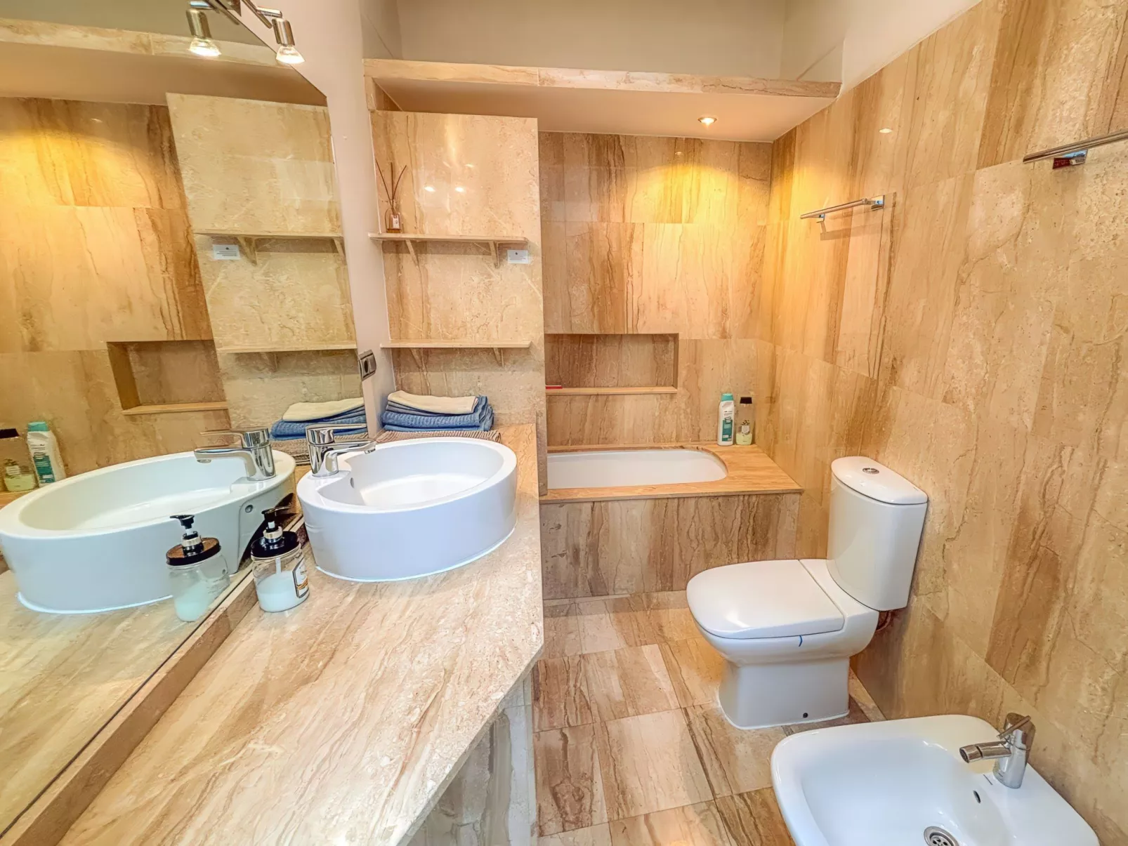 Helle Dach-Maisonette mit riesiger Terrasse - Inside