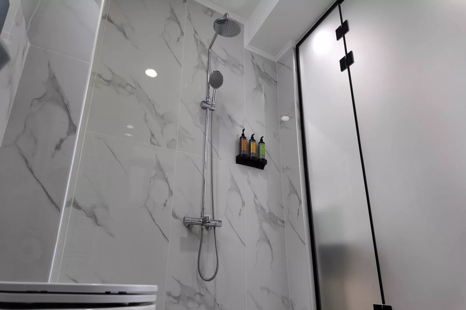 Double Superior Room with Balcony-Bathroom