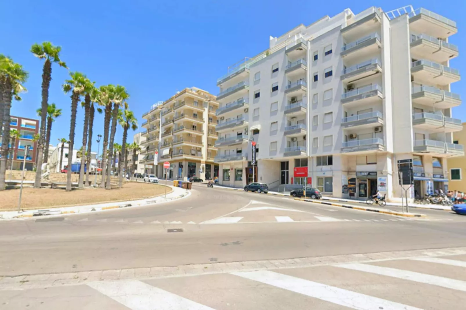 CVG51 - Exterior in summer