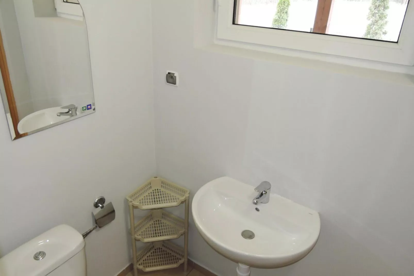 HolidayHouse with the big tarasse&garden in Kolczewo LIT-Bathroom